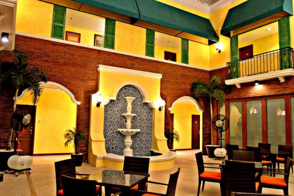 The Pepperland Hotel 레가스피 외부 사진