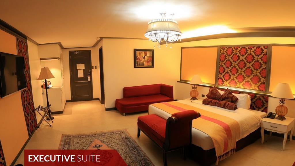 The Pepperland Hotel 레가스피 외부 사진